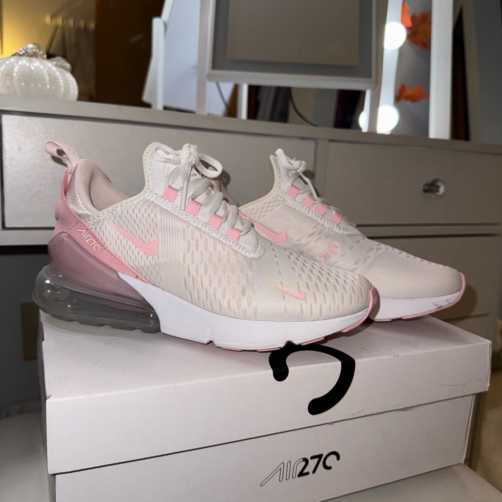 Nike Air Max 270 Women's Sneakers - White and Pink
